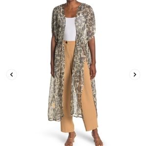 NWT Vince Camuto Floral Ruana Chiffon Cover Up.
